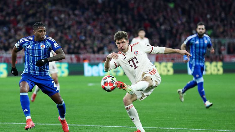 Hat er länger nicht gemacht: Thomas Müller erzielt ein Tor.