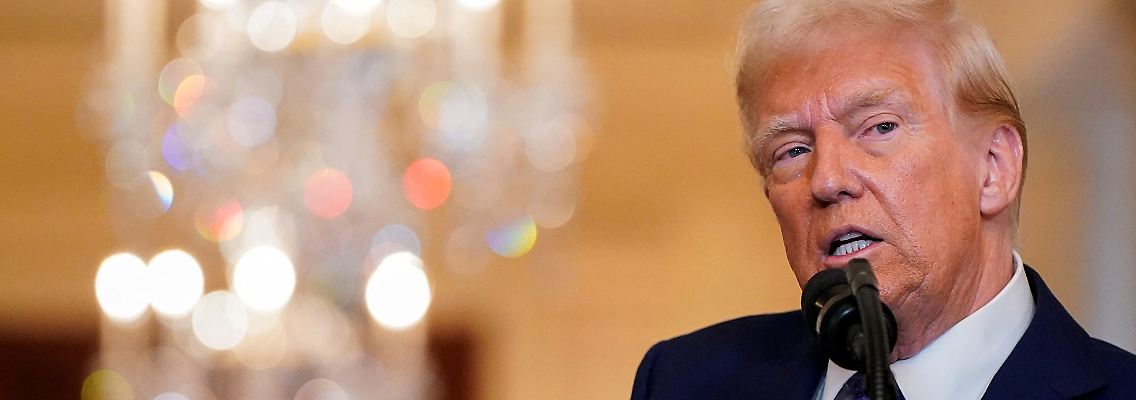 2025-01-29T201628Z_627005790_RC2VJCARBTV5_RTRMADP_3_USA-TRUMP.JPG
