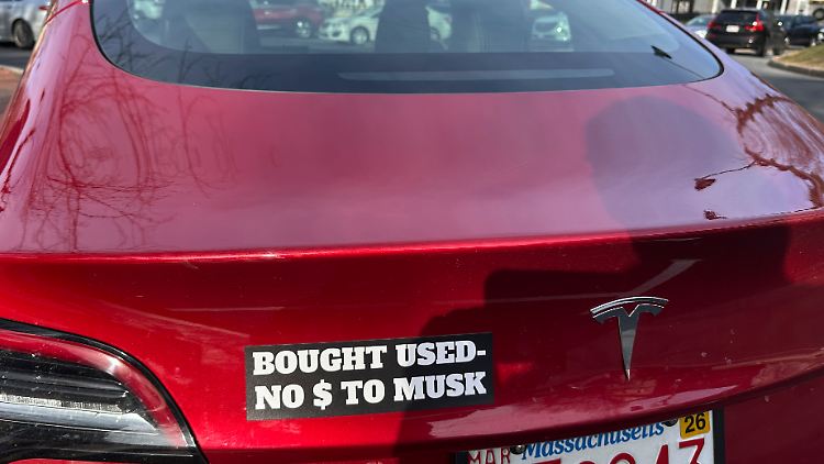 Nähe zu Trump: Nicht wenige Tesla-Fahrer haben das Bedürfnis, sich vom Eigner zu distanzieren. 