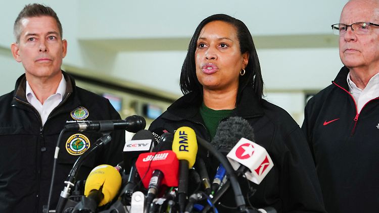 Bürgermeisterin Muriel Bowser wollte sich vorerst nicht zu möglichen Toten oder Überlebenden des Unglücks äußern.