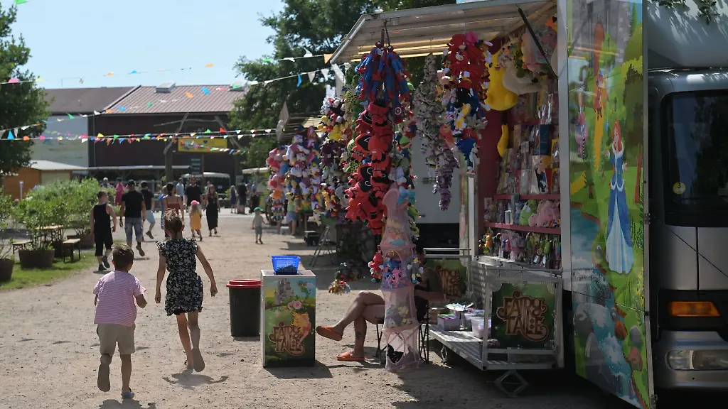 Mit-einem-Heidelbeer-Festival-wird-die-Heidelbeerernte-auf-dem-Spargelhof-in-Klaistow-gefeiert