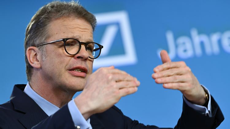 "50 Prozent der Wirtschaft sind Psychologie", so Christian Sewing.