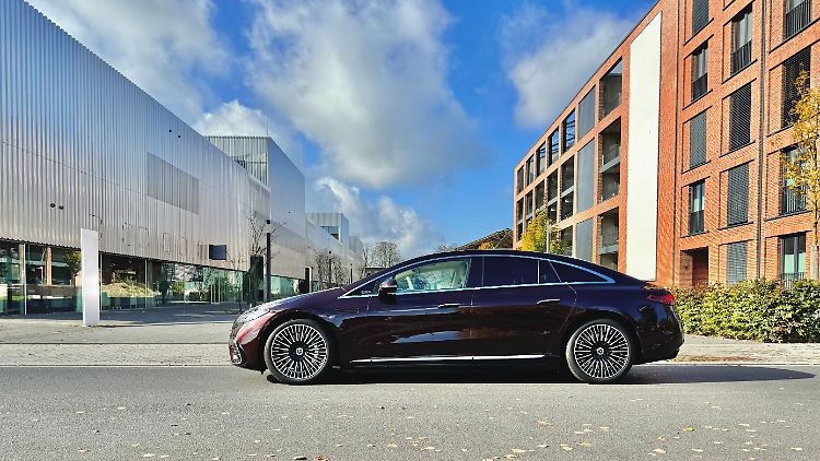 Mit 5,22 Metern Länge ist der elektrische Riese eine waschechte Oberklasse.