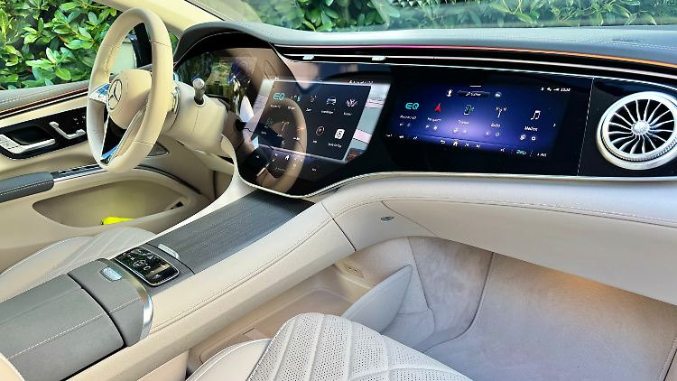 Der sogenannte Hyperscreen ist noch immer Benchmark in der Automobilen Infotainment-Landschaft.