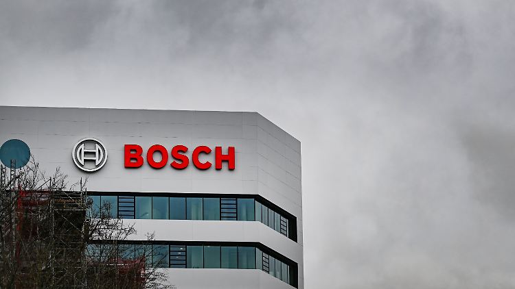 "Auch Bosch konnte sich trotz größter Anstrengungen den wirtschaftlichen Realitäten nicht entziehen", klagt Bosch-Chef Hartung.
