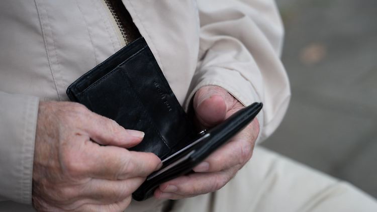 In Sachsen-Anhalt liegen laut einer Anfrage der Linken 46 Prozent der Renten unterhalb der Armutsgrenze. (Symbolbild) 