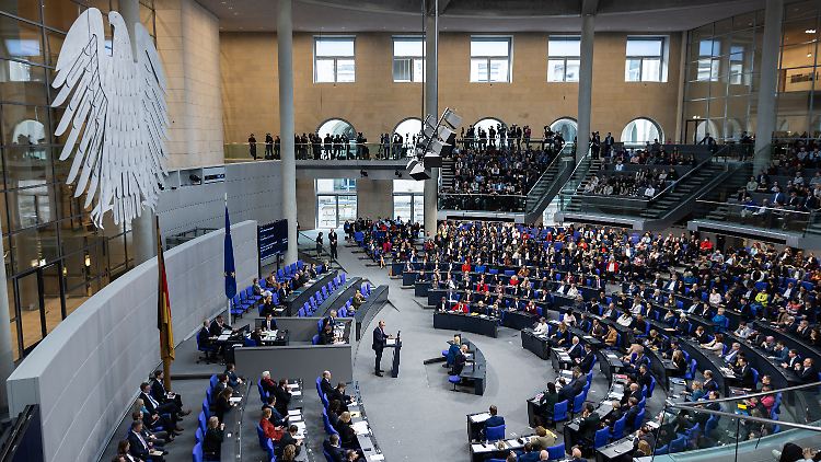 Merz wehrte sich im Bundestag gegen jede Unterstellung, er könnte mit der AfD kooperieren.