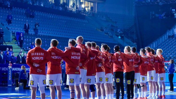Die beste Handball-Mannschaft der Welt und eine leere Tribüne.