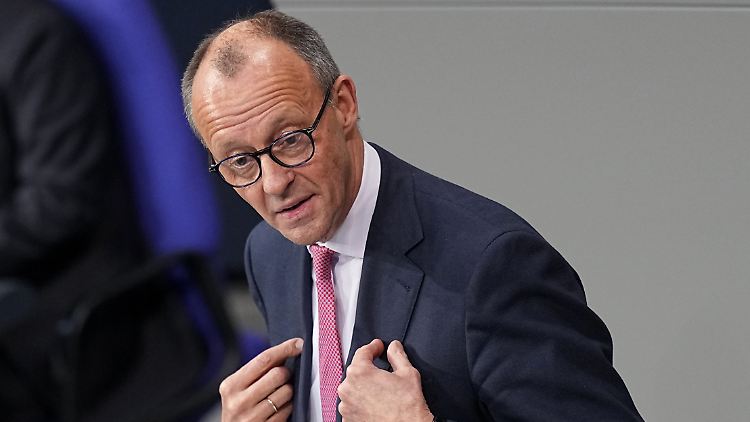 Nach der Kritik von Altkanzlerin Merkel tritt Merz nicht nach. 