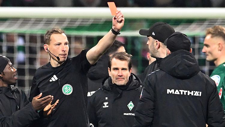 Ole Werner bekommt Rot zu sehen.