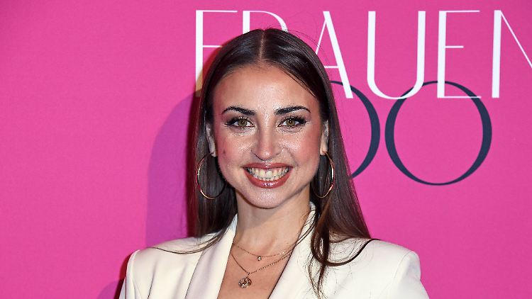 Ekaterina "Ekat" Leonova gibt beim "Frauen100"-Event in Berlin preis, welcher Politiker sie interessiert.