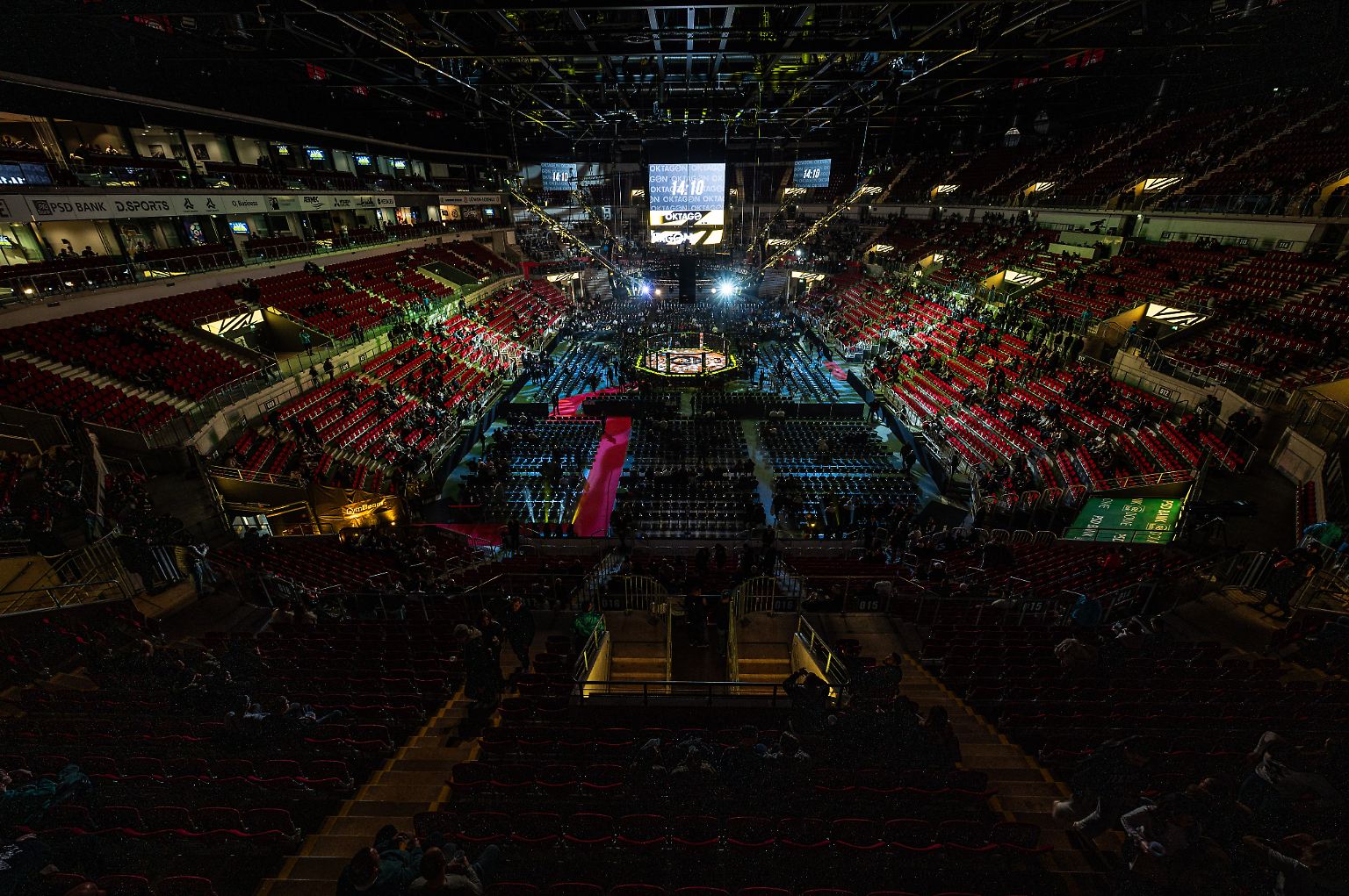 Rund 14.000 Zuschauer bekamen in Düsseldorf bei Oktaon 66 ein MMA-Spektakel geboten.