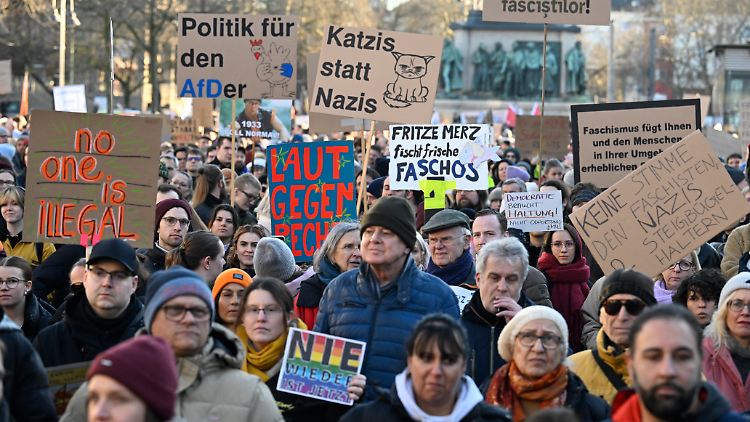 In Leipzig, Karlsruhe, Stuttgart, Braunschweig, Würzburg, Augsburg und Bremen gingen die Menschen auf die Straße.