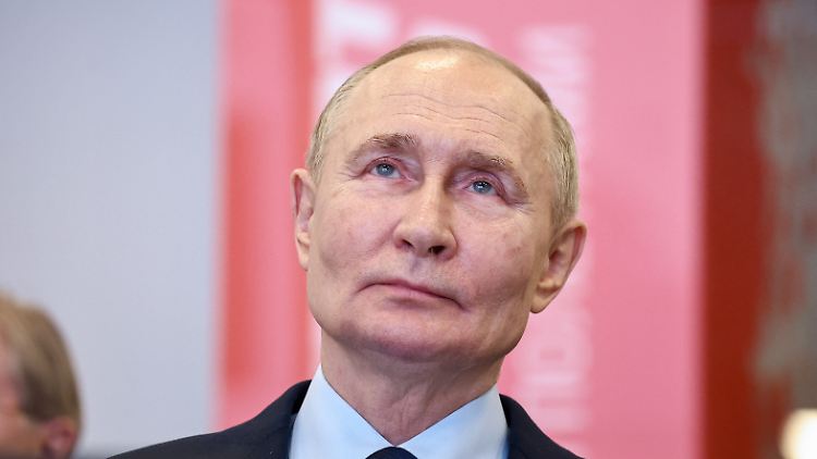 Ob er gerade an Donald Trump denkt? Wladimir Putin sieht auf jeden Fall große Schnittmengen mit dem neuen US-Präsidenten.
