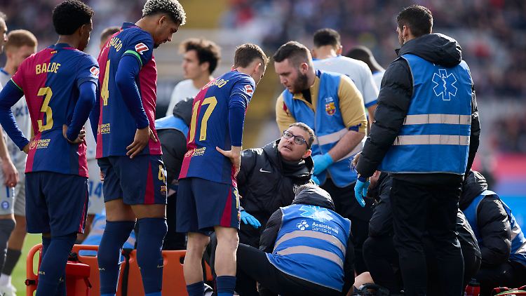 Die Profis des FC Barcelona sorgen sich um ihren Kollegen Gavi.