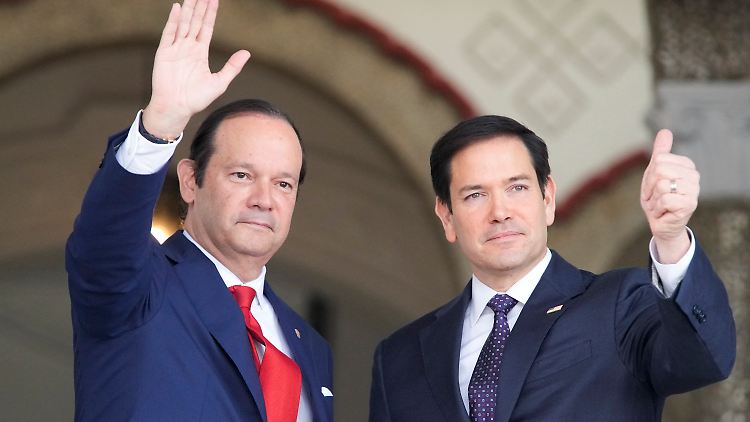 Rubio wurde von Panamas Außenminister Martinez-Acha bei seiner Ankunft im Präsidentenpalast begrüßt.