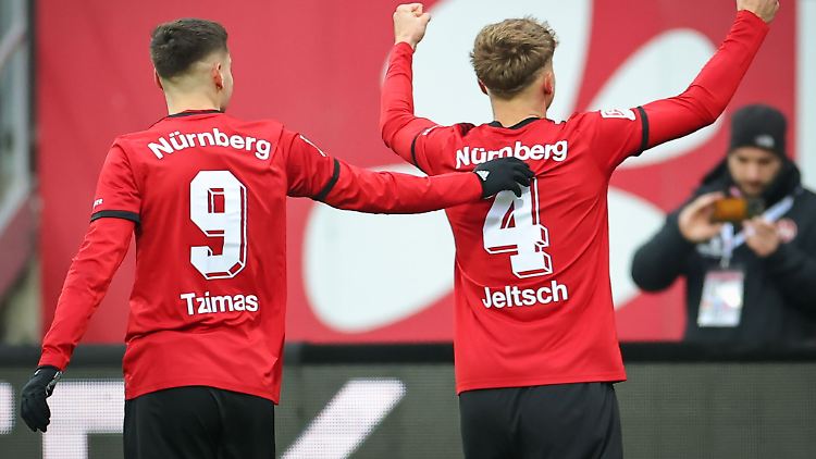Finn Jeltsch und Stefanos Tzimas (l) bringen dem 1. FC Nürnberg viel Geld ein.