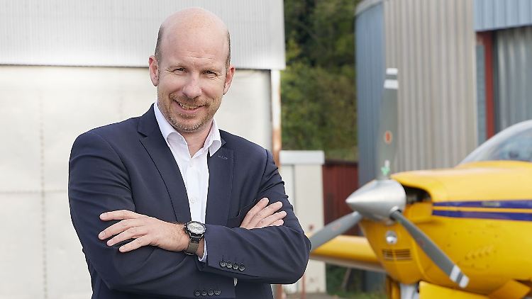 Junghans-Chef und Hobbypilot Hannes Steim setzt auf den Standort Deutschland.