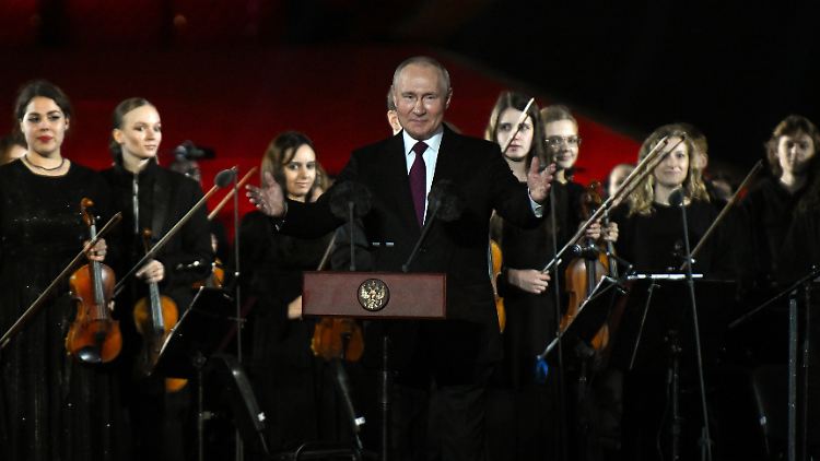 Die Organisation des neuen Wettbewerbs hat Putin in die Hände hoher Regierungsmitglieder gelegt.  