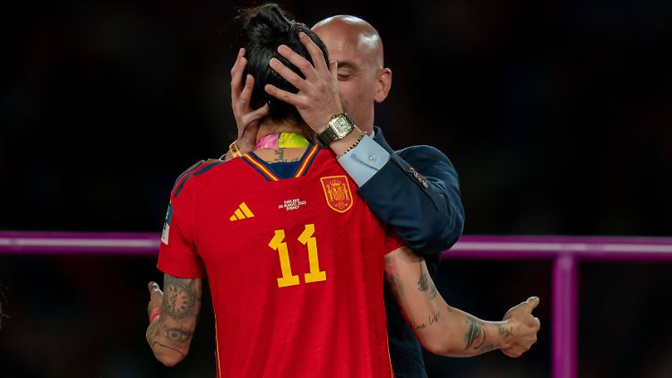 Rubiales küsste Hermoso nach dem WM-Finale.