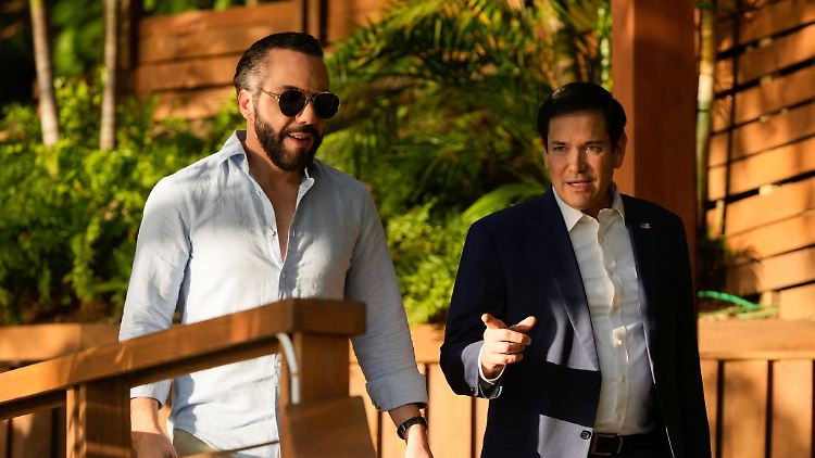 Außenminister Rubio mit Präsident Bukele in El Salvador. Zentrales Thema auf Rubios Mittelamerika-Reise ist Migration.