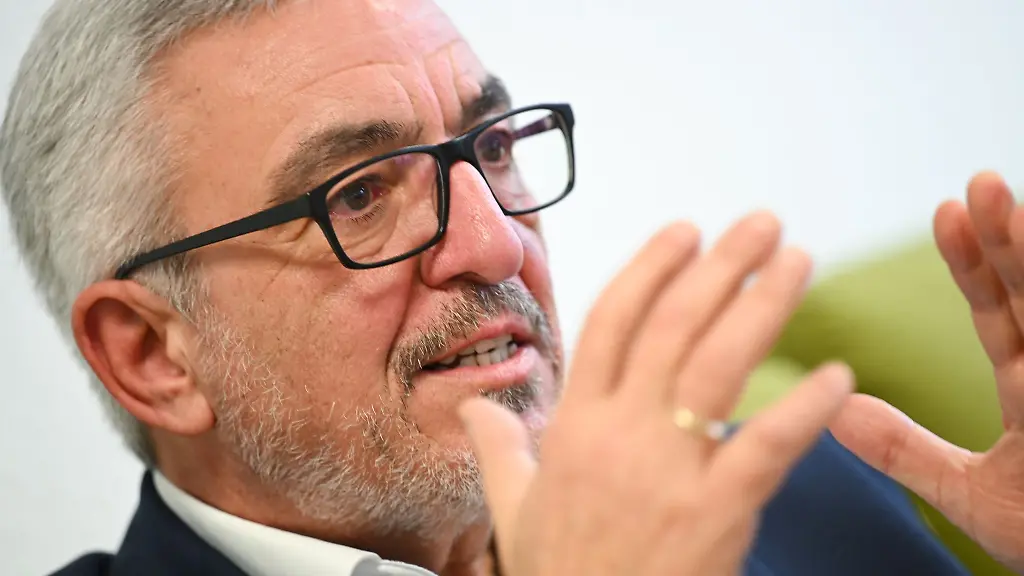 Roger-Lewentz-Landesvorsitzender-der-SPD-Rheinland-Pfalz-und-Landtagsabgeordneter