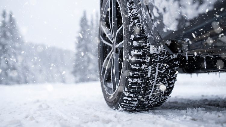 Im Winter sollten Autofahrer immer auf eisige Temperaturen, unbeständige Wetterlagen und rutschige Fahrbahnen vorbereitet sein. Diese Gadgets helfen.