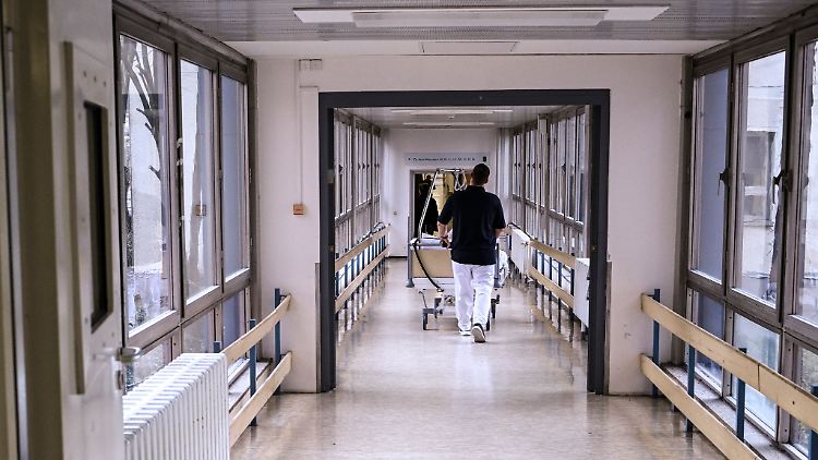 Verbandschefin Ackermann fordert, dass die hohen Kassenbeiträge die Versorgung auch tatsächlich verbessern müssen.