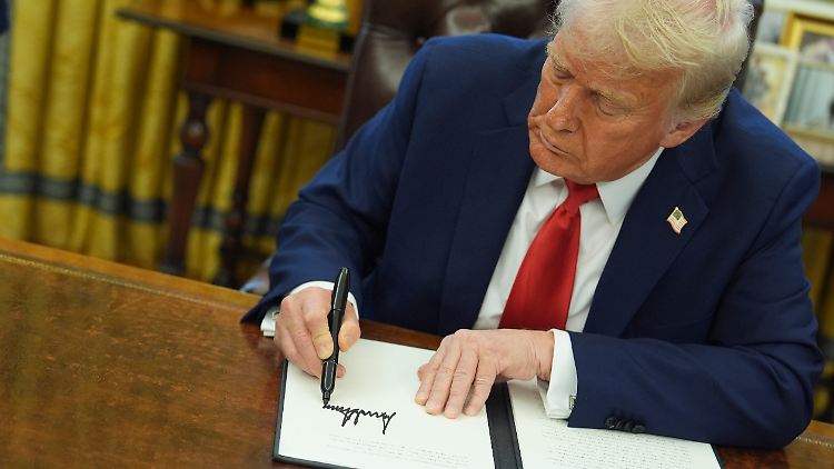 US-Präsident Donald Trump ordnet den Austritt per Dekret an.