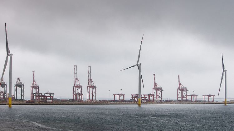 Der italienische Windpark Beleolico ist der erste im Mittelmeer - und als erster auch mit chinesischen Windrädern ausgestattet. 