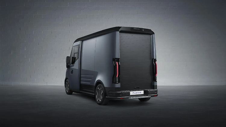 Der schmale und hohe Aufbau des Step-in-Vans erinnert ein bisschen an die skurrilen L7e-Cargo-Fahrzeuge. Doch der Eindruck täuscht, hier steht ein Brocken von Auto auf Rädern. Über das hintere Rolltor ist der Transporter gut zu beladen.