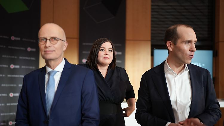 Peter Tschentscher (l.), Erster Bürgermeister von Hamburg trat gegen die Spitzenkandidatin der Grünen, Katharina Fegebank (M.) den Spitzenkandidaten der CDU, Dennis Thering (r.), im Triell an.