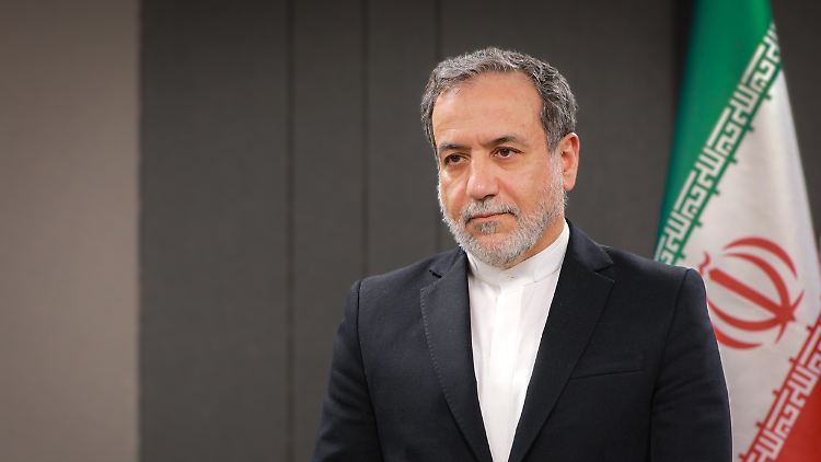"Ich bin der Meinung, dass die Strategie des maximalen Drucks eine gescheiterte Erfahrung ist", sagte Außenminister Araghtschi.