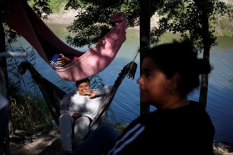 2023-07-06T100957Z-603918996-RC2KM1AO5MF9-RTRMADP-3-USA-IMMIGRATION-ASYLUM-BORDER