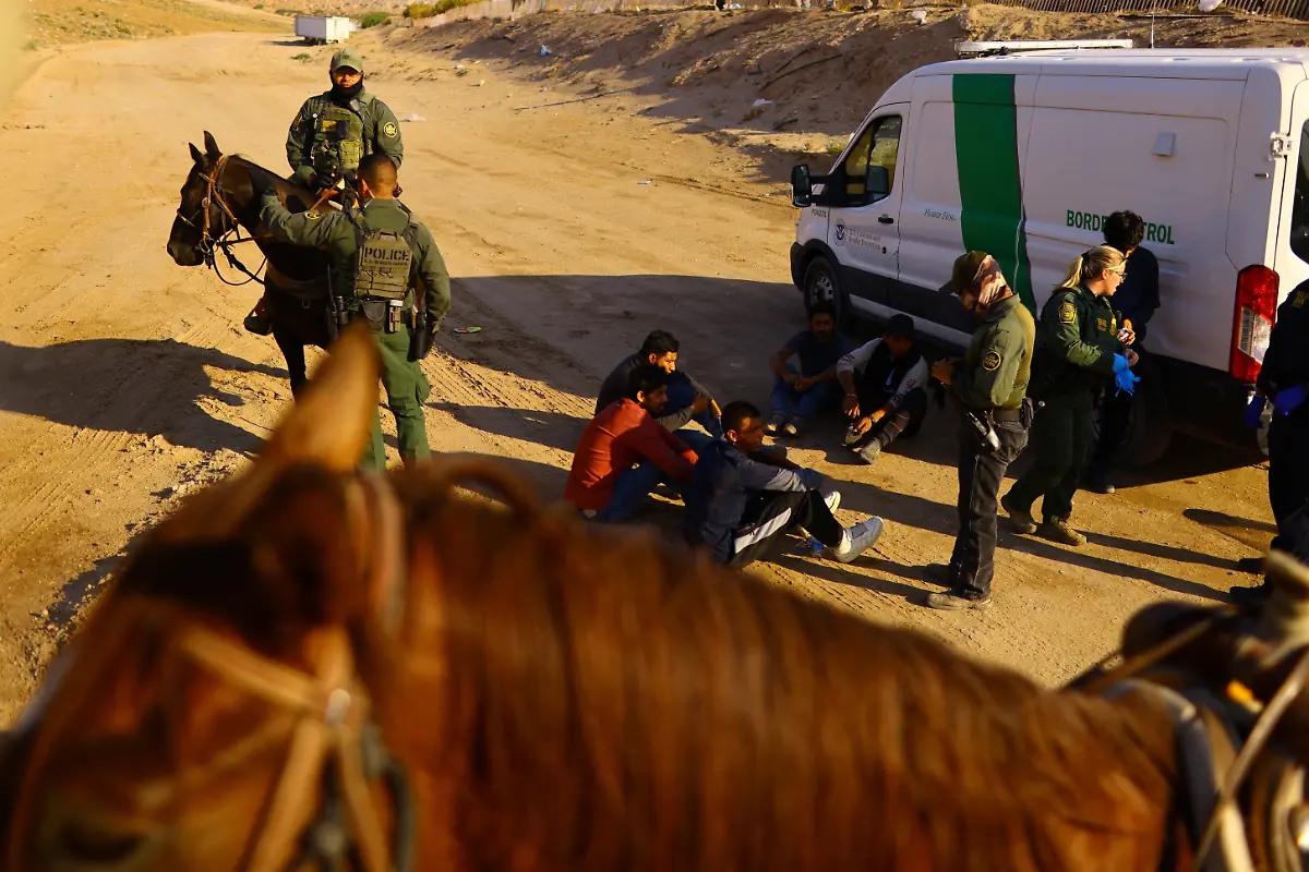 2023-07-06T101003Z-579100472-RC22P1A78KQY-RTRMADP-3-USA-IMMIGRATION-ASYLUM-BORDER