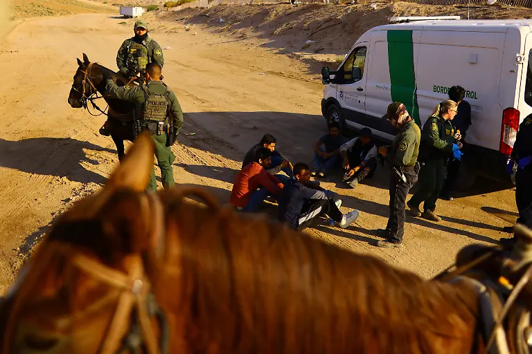 2023-07-06T101003Z-579100472-RC22P1A78KQY-RTRMADP-3-USA-IMMIGRATION-ASYLUM-BORDER