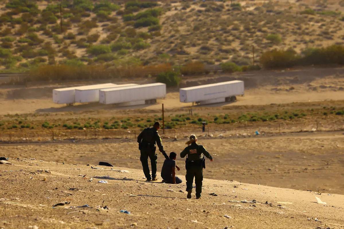 2023-07-06T101032Z-831404001-RC21P1A1DO52-RTRMADP-3-USA-IMMIGRATION-ASYLUM-BORDER