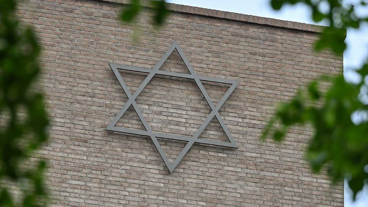 Ein Davidstern ist am Gebäude des neuen Synagogenzentrums Potsdam zu sehen.