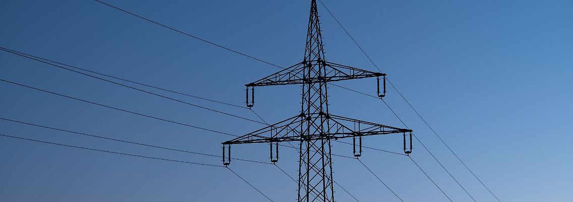 13.000 Haushalte waren am Mittwochnachmittag ohne Strom. (Symbolbild)
