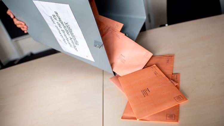 Die Wahlurne für die Briefwahlunterlagen stand nicht unter dauerhafter Aufsicht, sagt das Rathaus der sächsischen Kreisstadt Torgau.