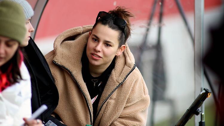 Lena Oberdorf wartet bislang auf ihr Debüt für den FC Bayern.