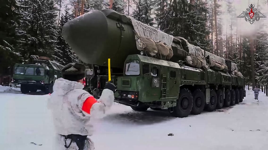 Ein Bild aus einem Video, das das russische Ministerium zu der Übung veröffentlicht hat.