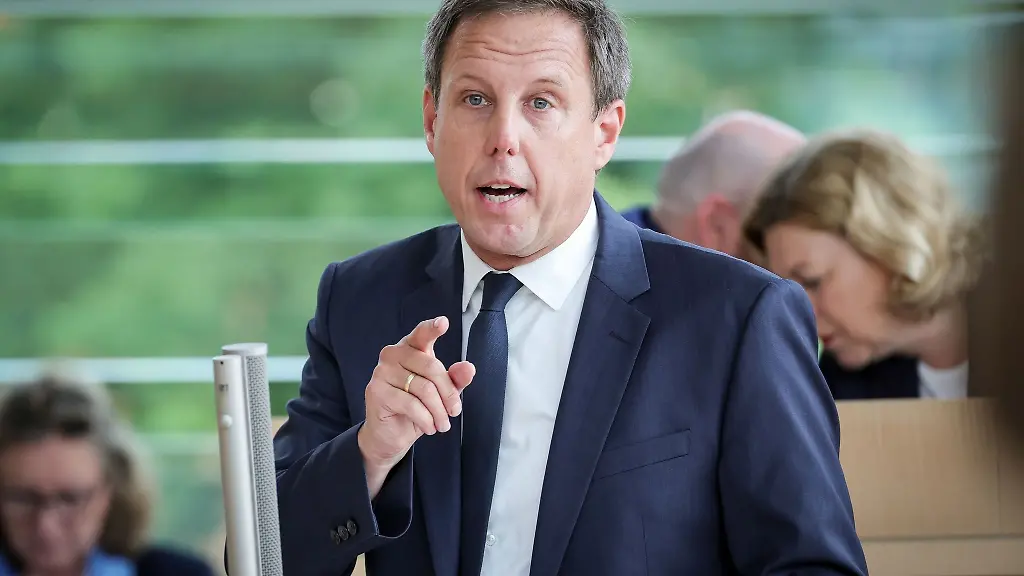 Thomas-Losse-Mueller-Fraktionsvorsitzender-der-SPD-in-Schleswig-Holstein-spricht