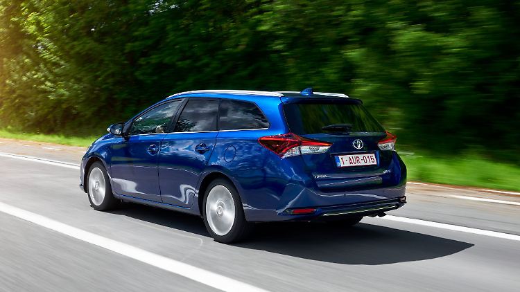 Toyota machte aus dem Corolla zwischendurch den Auris (Bild) und wechselte danach wieder auf Corolla.