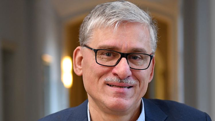 Laut Holger Pröbstel, Landesvorsitzender des Deutschen Richterbundes in Thüringen, fehlen gegenwärtig 31 Staatsanwälte. 