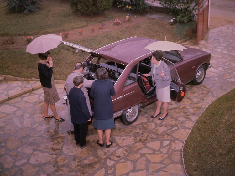 Große Klappe, viel dahinter: Der Renault 16 war 1965 Wegbereiter für fünftürige Fließhecklimousinen.
