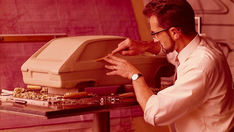 Familienauto neu gedacht: Nachwuchsdesigner Gaston Juchet zeichnete die Formen des fünftürigen Frontantriebtyps Renault 16 für die Babyboomer-Generation der 1960er.