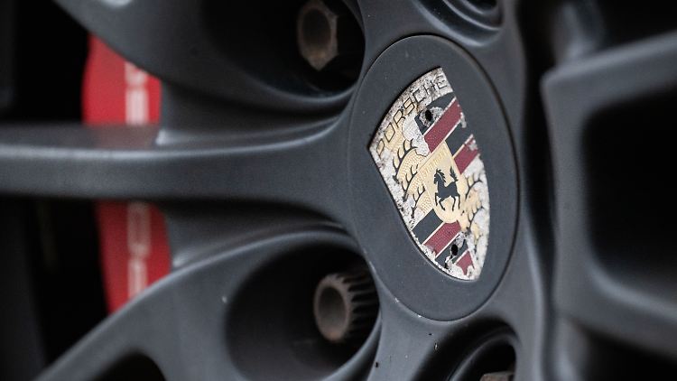 Porsche rechnet 2025 mit einem geringeren Absatz und plant mit einem stagnierenden Umsatz von 39 bis 40 Milliarden Euro.