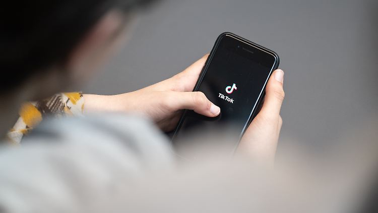 Tiktok-Nutzung bietet nicht nur Eskapismus, sondern birgt auch Gefahren.