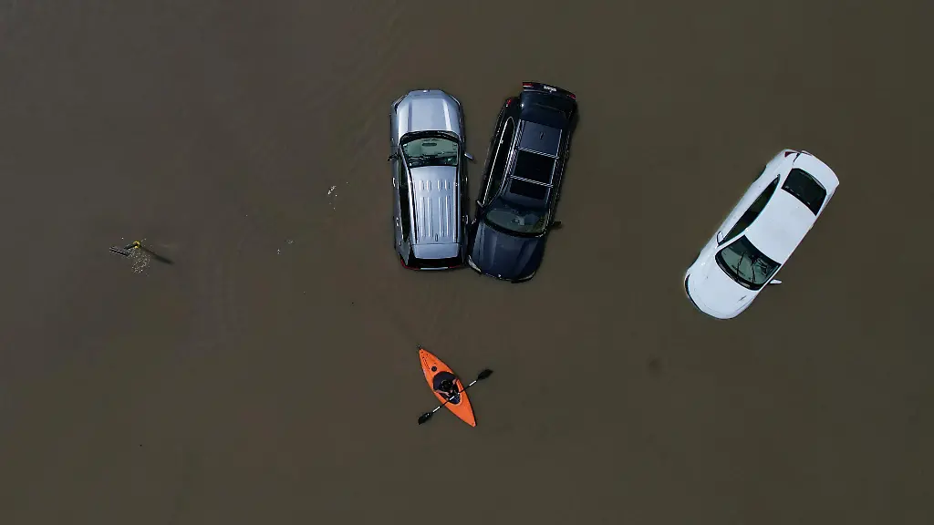 2023-07-12T081742Z-818455733-RC2212AJW5RP-RTRMADP-3-USA-WEATHER